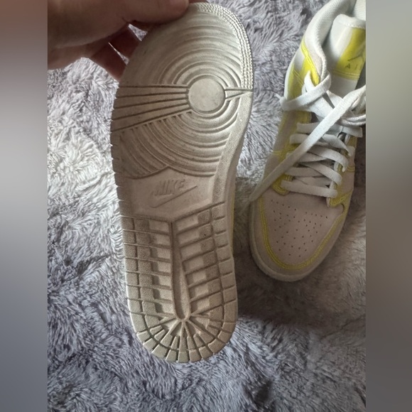 Women’s Air Jordan 1 Mid LX 'Off White Opti Yellow - Picture 4 of 5